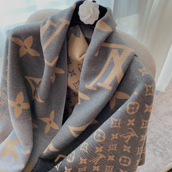 💎✨AUTHENTIC✨💎Louis Vuitton scarf - Picture 4 of 5